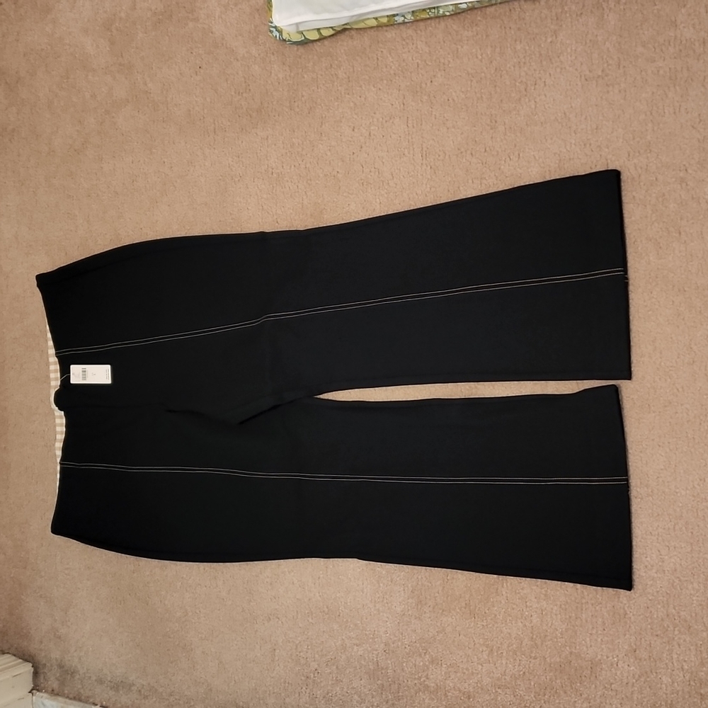 - Anthropologie the Essential Cropped Flare, size L